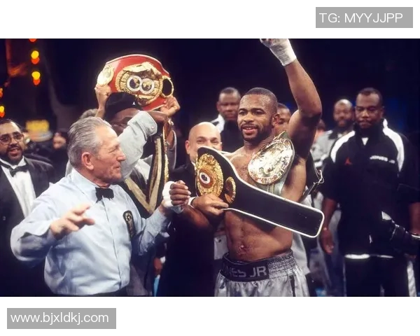 霍利菲尔德与鲁伊兹的巅峰对决谁将赢得拳坛荣耀之战